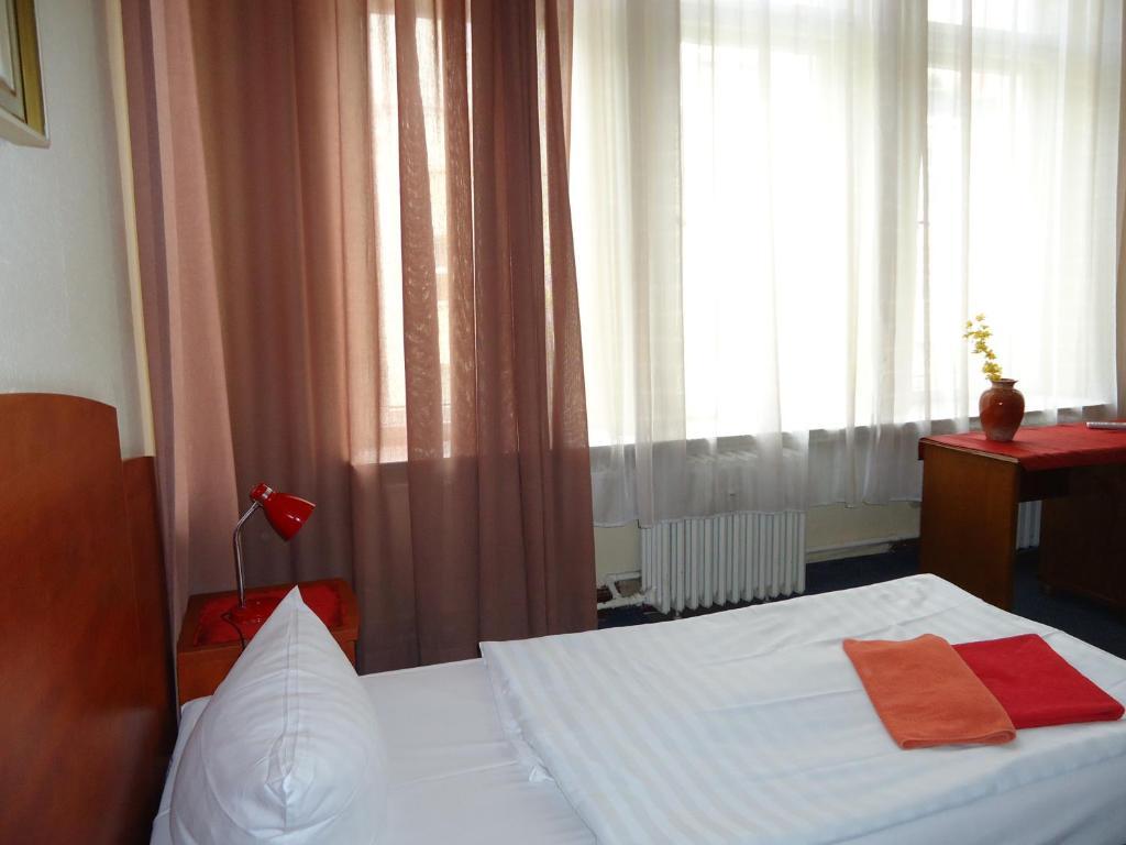 Hotel-Pension Insel Rugen เบอร์ลิน ห้อง รูปภาพ