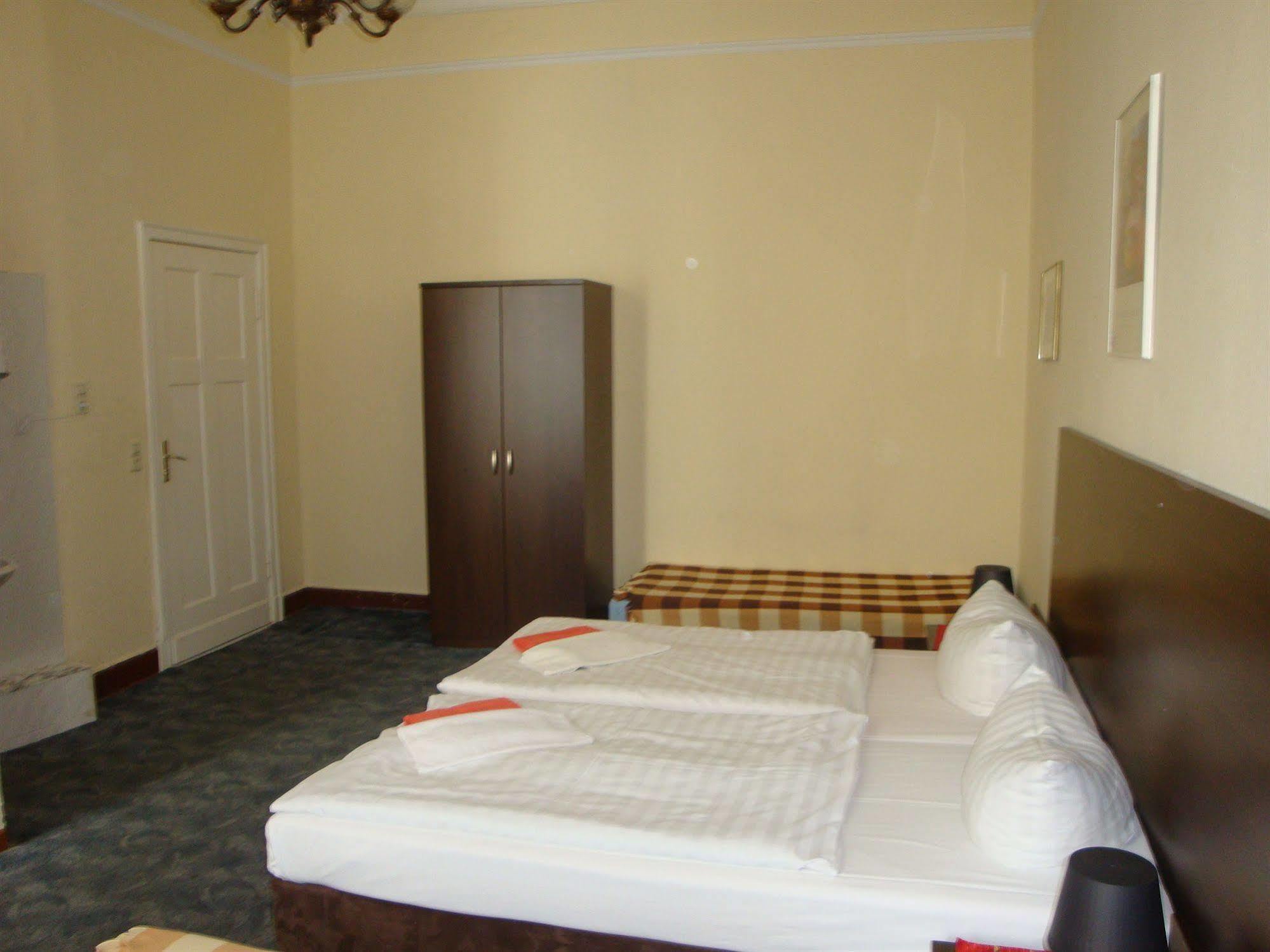 Hotel-Pension Insel Rugen เบอร์ลิน ภายนอก รูปภาพ